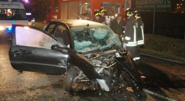 Carambola tra tre auto a Caserta: morto 36enne napoletano, due feriti