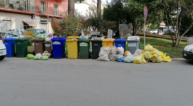 Frosinone, raccolta rifiuti sospesa: Comuni verso il caos. Oggi il vertice a Roma