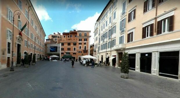 piazza san lorenzo in Lucina_roma_negozi