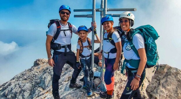 Bambini scalatori, i fratelli Diego e Gaia (a 6 e 9 anni) hanno già raggiunto 26 cime senza tablet e cellulare