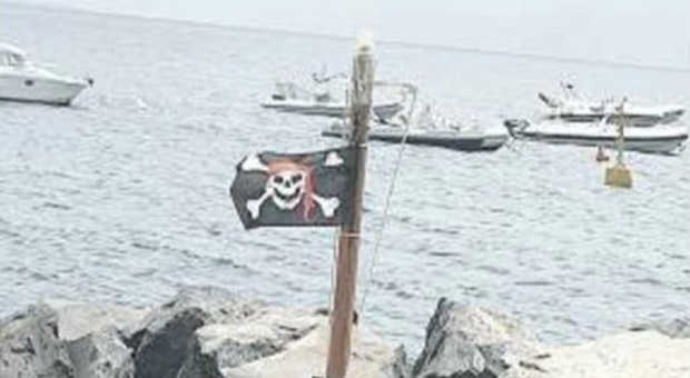 «Vi sistemo la barca», a Napoli spuntano i pirati del parcheggio a mare