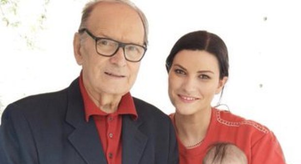 Laura Pausini e lo straziante ricordo di Ennio Morricone: «Eri il Maestro di tutti»