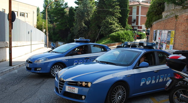 Ancona, scippatore inseguito e arrestato dalla polizia al Piano
