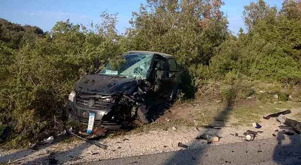 L'auto dopo l'incidente sulla Litoranea (foto Mino Ippoliti)