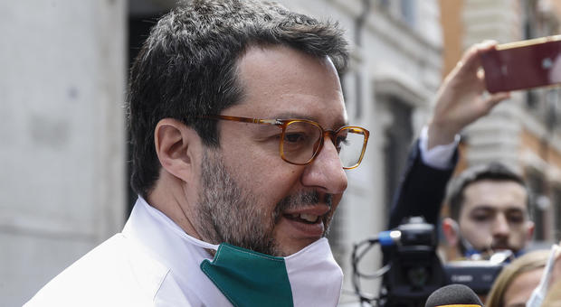 Open Arms, la Giunta dice no al processo a Salvini. L'ex ministro: «Feci il mio dovere, il governo era d'accordo»