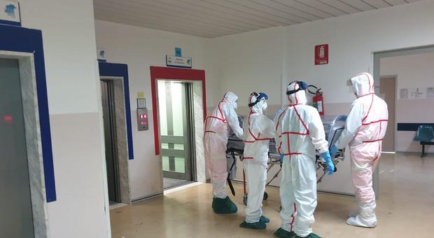 Coronavirus, troppi tamponi, laboratorio di Pescara in tilt
