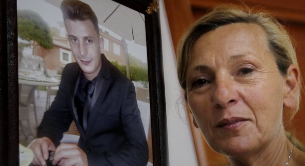 Sentenza omicidio Ciro, la mamma: «Mio figlio ucciso un'altra volta»
