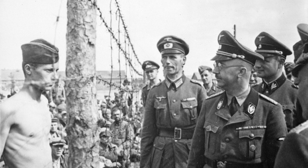 Himmler, ecco i suoi diari: appuntamenti, partite a carte e visite ai lager nella vita "burocratica" del capo delle SS