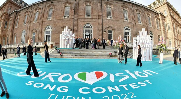 Molestie all'Eurovision, hostess denunciano: «Importunate da ballerini internazionali al party di apertura»