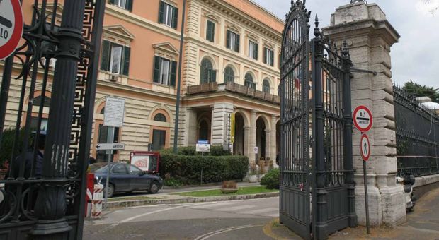 Roma, ex infermiere a processo per truffa, falso e raggiro: ha svuotato le casse della facoltà di Medicina della Sapienza