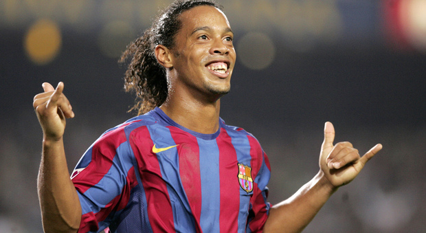 Ronaldinho con la maglia del Barcellona di Spagna (2003-2008)
