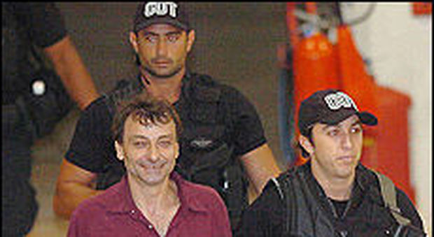 Brasile, l'ex terrorista Cesare Battisti tenta di fuggire in Bolivia: arrestato