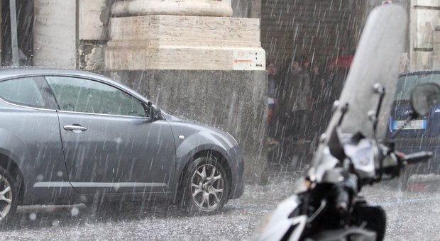 Maltempo, nuova allerta per domani: temporali su tutta la Campania