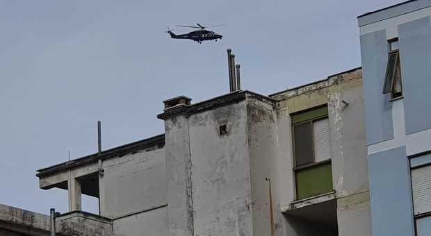 Elicottero dei carabinieri sopra il carcere di Latina. «Solo controlli preventivi»