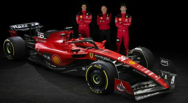 Ferrari, presentata la nuova SF-23: entusiasmo a Fiorano e primi giri in pista. «Lotteremo per il mondiale»