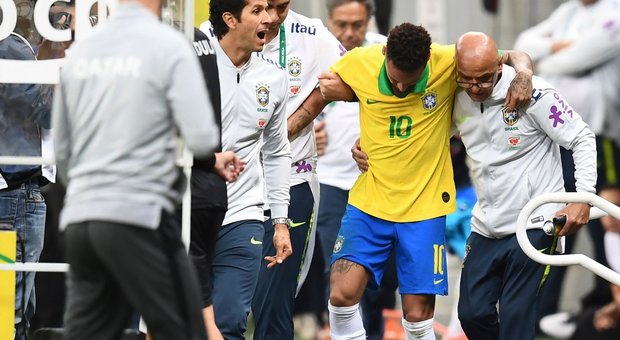 Calvario Neymar, s'infortuna e salta la Coppa America