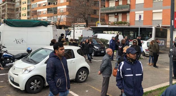 Roma, protesta degli ambulanti sulla Tuscolana: traffico in tilt