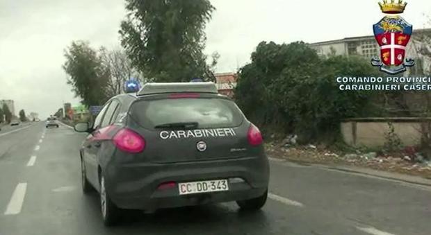 Cellole, guida auto senza assicurazione e tenta di investire carabiniere