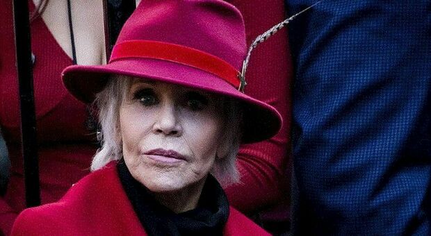 Jane Fonda: «Se dovessi farmi un amante, dovrebbe avere 20 anni: non mi piace la pelle vecchia»