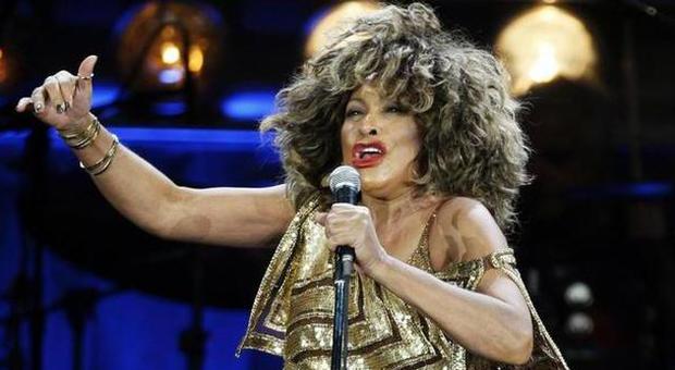 Tina Turner choc, colpita da un ictus: annullato il tour