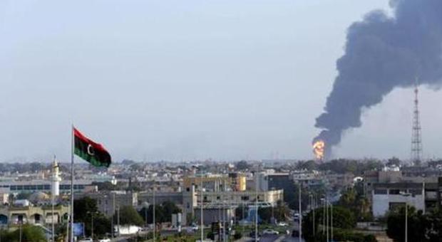Libia, quattro morti in scontri a Bengasi. Governo in esilio si riunisce su un traghetto