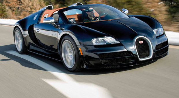 La bellissima Bugatti Veyron Grand Sport Vitesse, un'auto aperta da 1200 cavalli