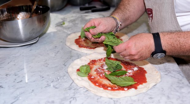 Pizza napoletana candidata Unesco, il ministro Martina: «Risultato storico, ma da solo non basta»