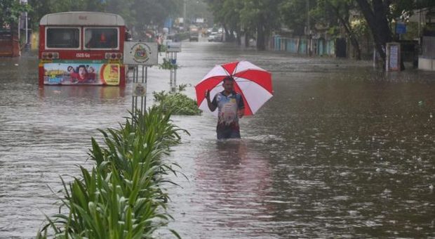 I monsoni devastano l'India con frane e alluvioni: 37 morti e migliaia di sfollati