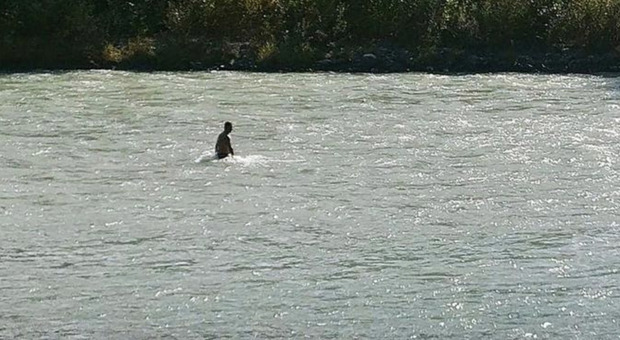 Tragedia sul fiume Adda, scivola e cade in acqua: morto un uomo di 69 anni