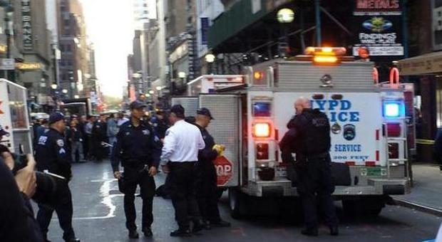 New York, furto di diamanti a Manhattan: caccia a due ladri armati