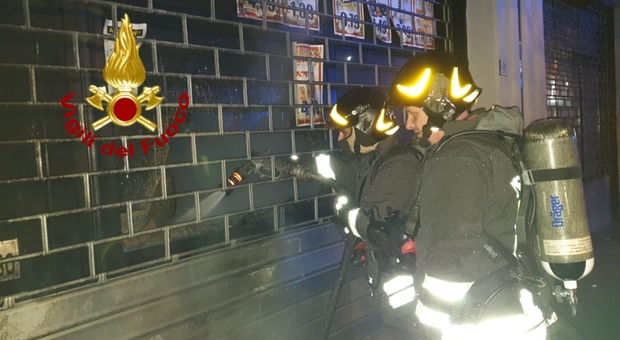La camorra all'assalto dell'Irpinia: in fiamme un altro negozio a Monteforte
