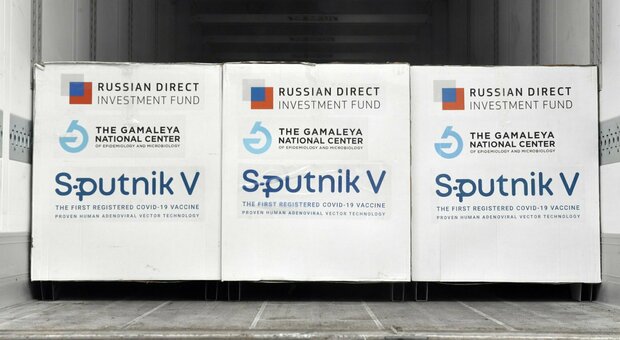 Incontro tra i ricercatori dello Spallanzani e i russi del Gamaleya: «Produzione Sputnik nel Lazio»