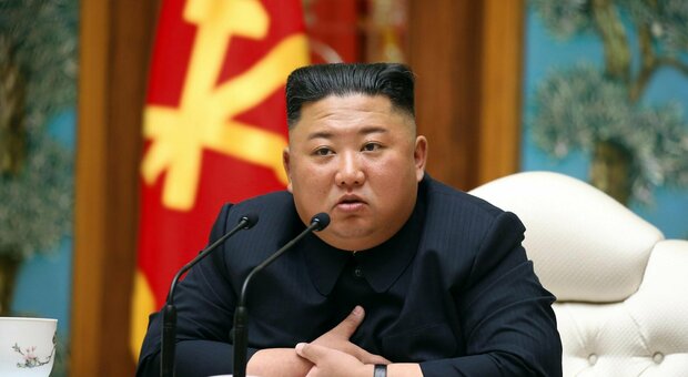 Kim Jong-un è malato? Sparito da dieci giorni, ha saltato una riunione importante: il mistero sul leader della Corea del Nord