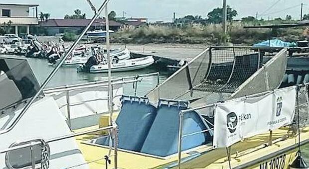 Litorale pulito a Mondragone: in azione gli spazzini del mare