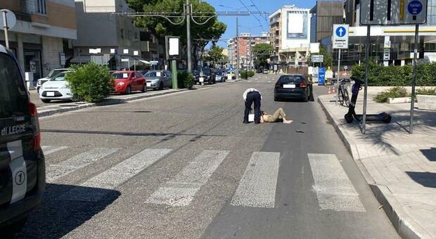 Lecce, travolta da un'auto sulle strisce: corsa in ospedale per una 67enne