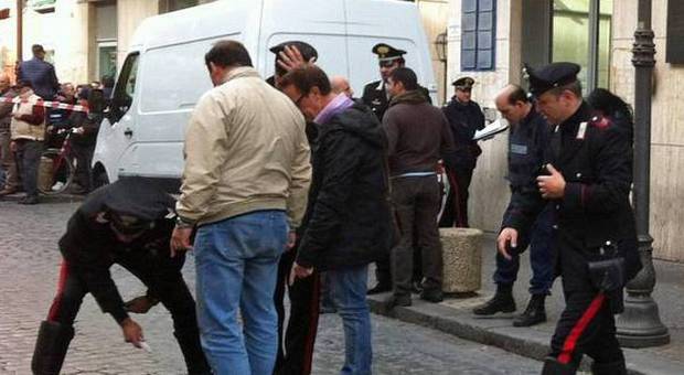 Assalto al furgone portavalori vicino Salerno: tre feriti, grave un passante