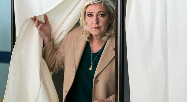 Cosa succede se vince Le Pen? Il rapporto con Putin e la posizione sulla guerra agitano l'Ue