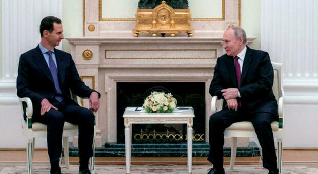 Un momento dell'incontro del presidente russo Vladimir Putin con il presidente siriano Bashar al Assad