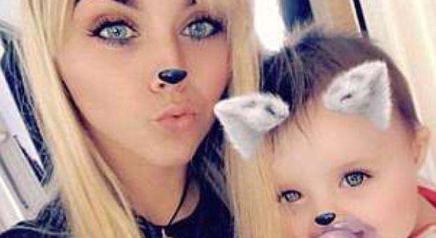 Bimba di 18 mesi muore nel suo lettino: «Soffocata dal suo orsacchiotto di peluches»