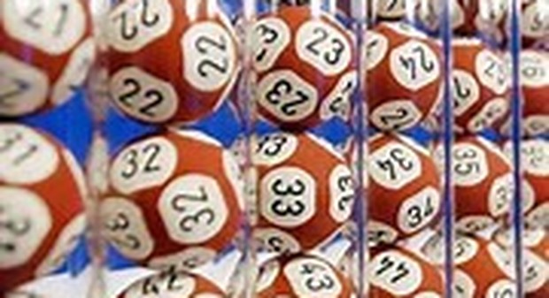 Lotto, le estrazioni del 22 ottobre e i numeri vincenti del Superenalotto