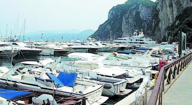 Porto turistico, a Capri scoppia la parentopoli