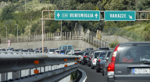 Autostrade in tilt a Genova per esodo e cantieri: 90 minuti per pochi chilometri