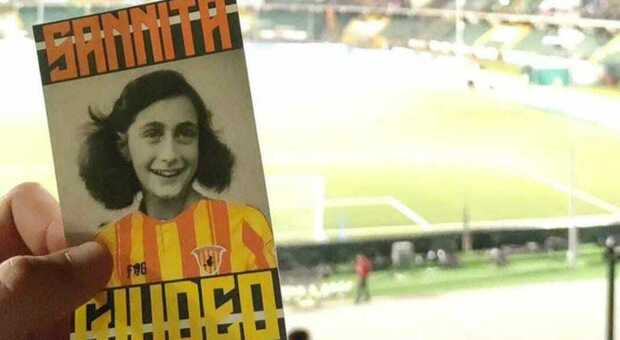 Anna Frank con la maglia del Benevento