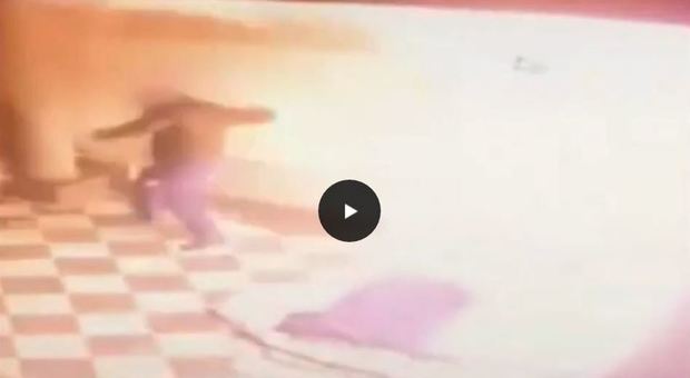 Palermo, clochard bruciato vivo mentre dorme: confessa un benzinaio VIDEO