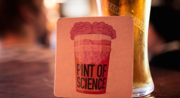 Fare scienza al pub davanti a un calice: «Pint of science» arriva a Napoli