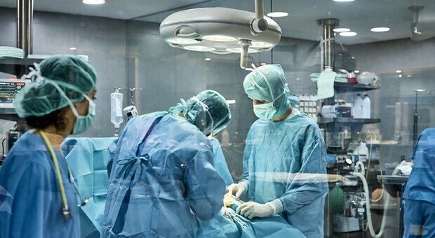 Lecce: operata alle corde vocali per un carcinoma, muore dissanguata in pochi minuti, aperta un'inchiesta