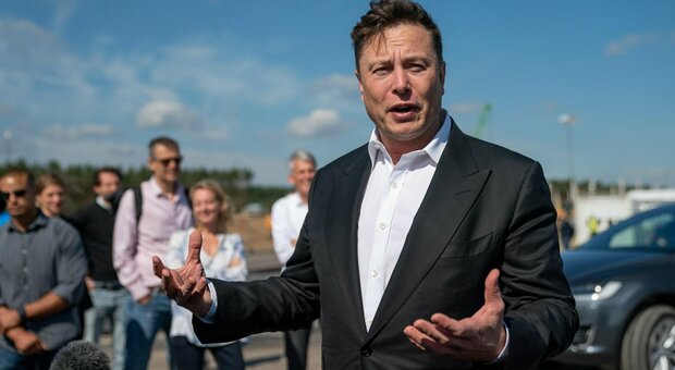 Incidente Tesla, Elon Musk: «Il pilota automatico non era in funzione»