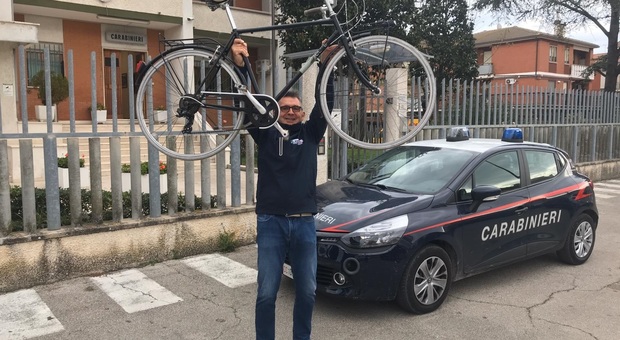 Porto Sant'Elpidio, bicicletta recuperata e ladro acciuffato, il proprietario esulta: «Grazie carabinieri»