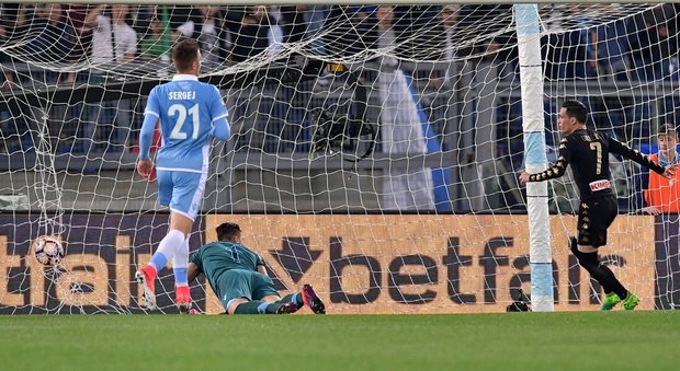 Lazio-Napoli 0-3: azzurri superiori, biancocelesti puniti da Callejon e Insigne