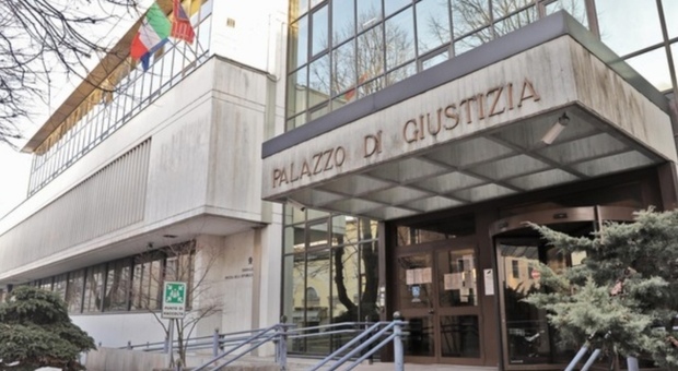 In tribunale a Belluno il processo a una 68enne accusata di stalking nei confronti della vicina di 102 anni